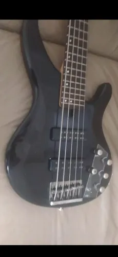 Baixo Yamaha 
