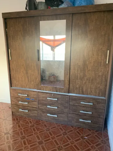 Guarda roupa casal com espelho