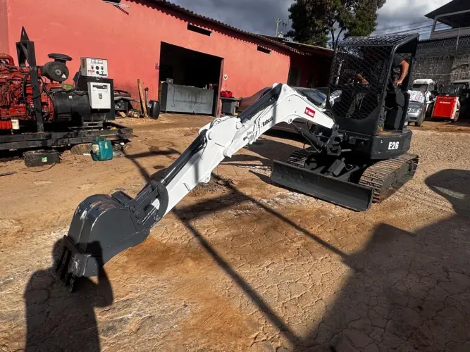 MINI ESCAVADEIRA E26 REVISADA MARCA BOB CAT