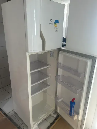 Geladeira Electrolux frostfree com defeito