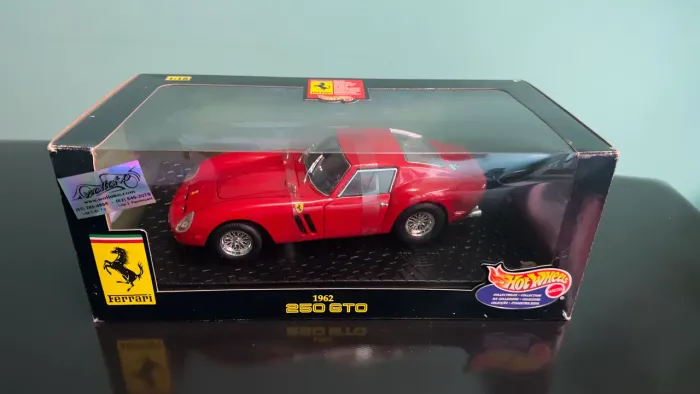 Miniatura Hot Wheels Ferrari 250 Gto 1962 Escala 1/18=23cm Comprimento Vermelho
