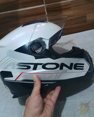 Capacete Astone em estado de novo