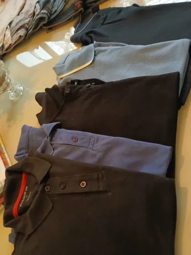 5 camisas polo,3 pretas 1azul marinho e 1 azul .Grife Highstil Doctors Calvin Klein Case
