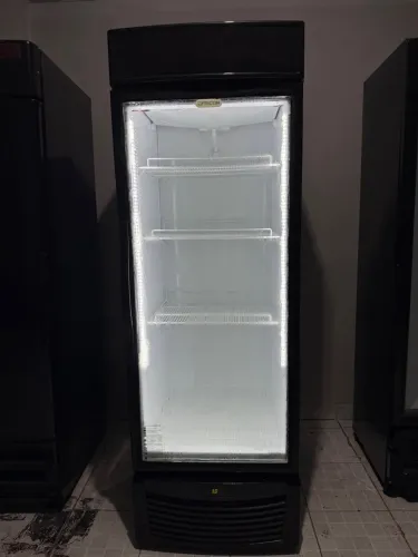 Expositor refrigerador de bebidas e frio