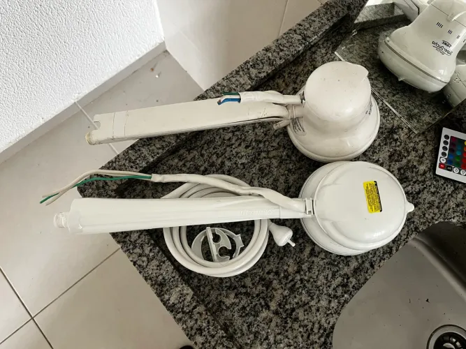 Dois chuveiros elétricos 127 Votos