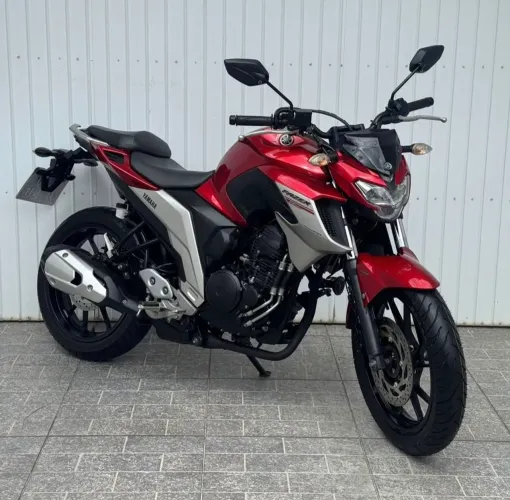 Yamaha FZ25 baixa km estudo troca por carro com ou sem volta