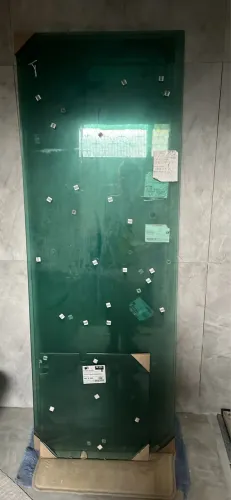 Box e janela de vidro