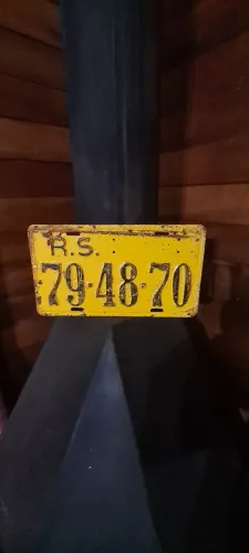 Placa antiga amarela 