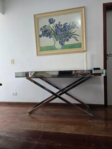 Aparador espelhado. Perfeito para um Bar