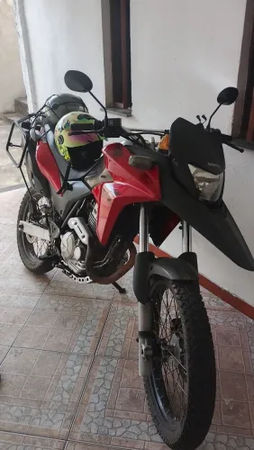 XRE 300 ano 2013
