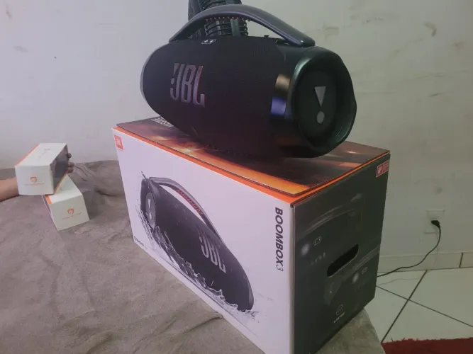 Caixa JBL zerada completa