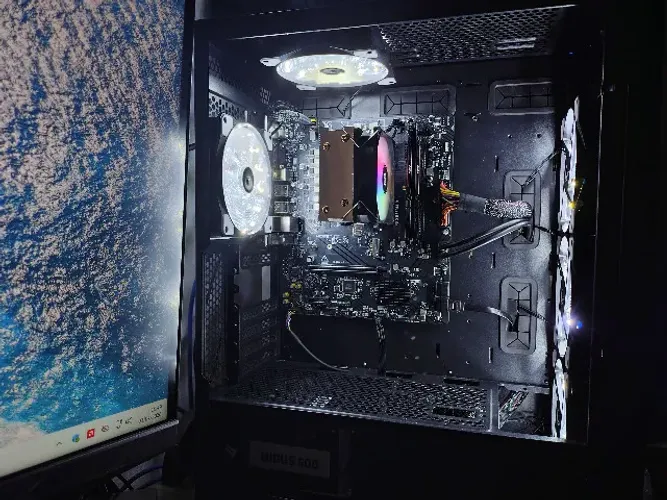 Computador com Ryzen 8600g, MSI B650, Kingston 16GB DDR5, SSD Sata de 240GB, Fonte 500w