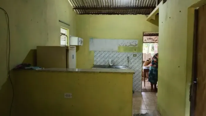 Vendo Sítio no Engenho Castelo no Cabo de Santo Agostinho, medindo 2 parcelas e meia, casa