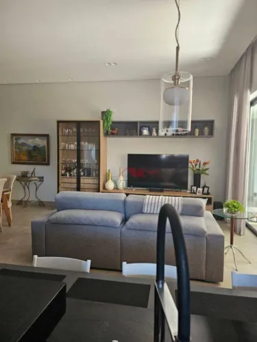 Casa sobrado a venda com 3 suites - Jardim Dona Maria José