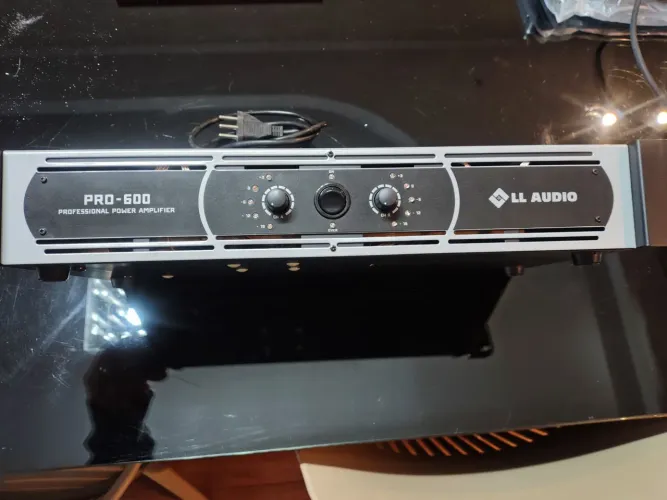 Amplificador ll áudio 150 RMS super novo.