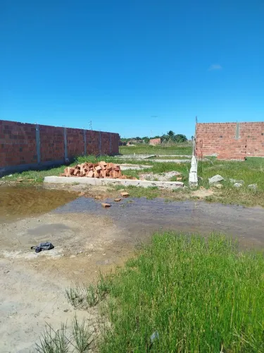 Vendo terreno com alicerce próximo ao posto de gasolina em pirambu há 450 m da praia 8 por