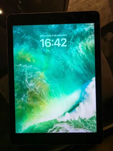 Ipad 5a Geração 32GB Cinza (inclui carregador)