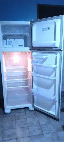Geladeira Electrolux 360Lts Frost Free Digital novíssima funciona perfeitament R$1.500,urg