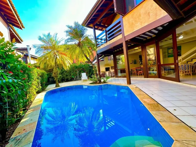 Casa em Condominio Frente ao Mar na Praia de Barra do Una