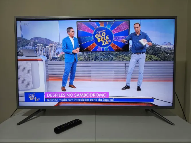 Smart TV Samsung 48 polegadas 4K.