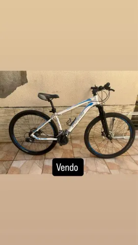Bicicleta MTB aro 29 - Branca com detalhes azul