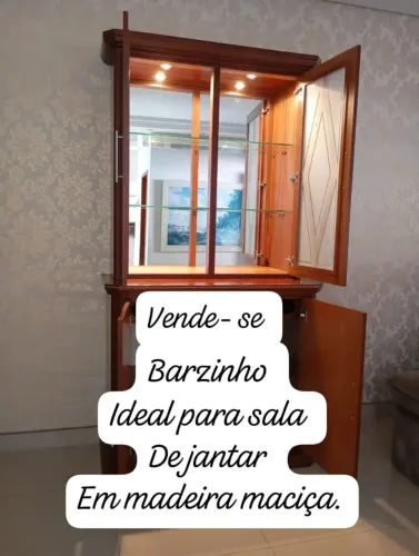 cristaleira em madeira maciça