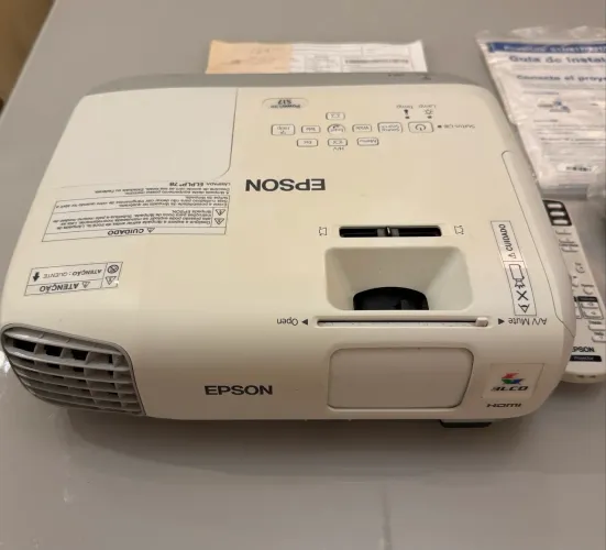 Projetor Epson S17 - HDMI 3LCD 3.000 lumens novíssimo com nf