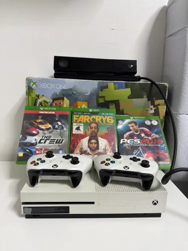 Xbox One S com Kinect 