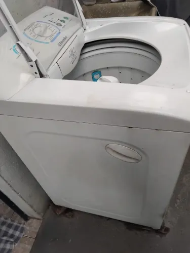 Vende-se maquina de lavar para retirar peças