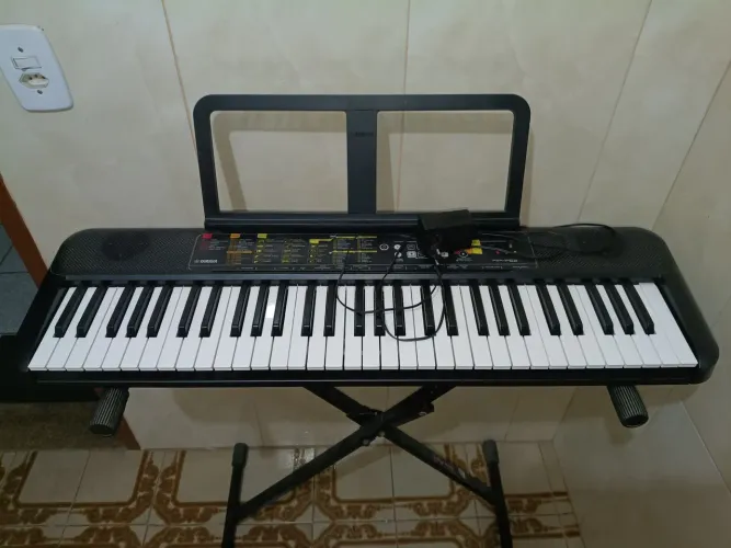 Teclado Yamaha PSR-F52
