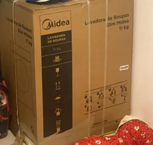 Máquina de lavar na caixa