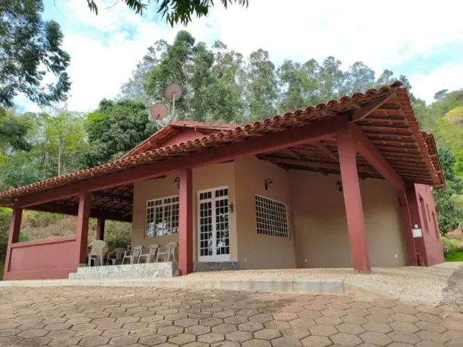 VENDE-SE EXCELENTE CHÁCARA EM JEQUERI-MG, PRÓXIMA AO CENTRO DA CIDADE ( A APROX. 500M)