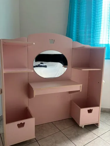 Penteadeira Infantil Rosa que Fecha e Vira Armário Com Espelho