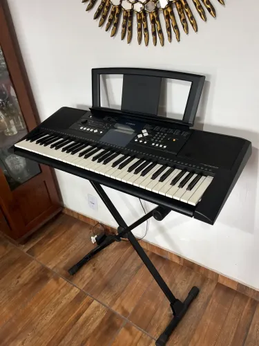 Teclado Yamaha PSR E333/YPT 330 61 teclas