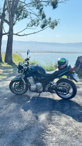 Suzuki bandit 650N baixo Km (INJETADA)