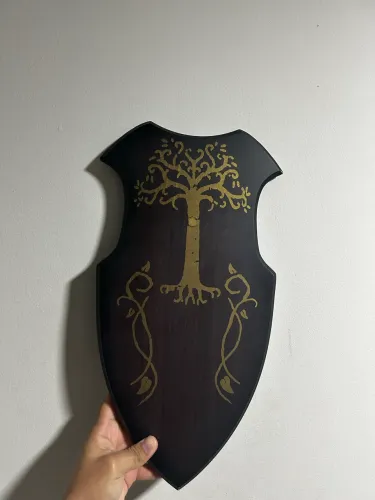 Escudo Decorativo Árvore de Gondor - Senhor dos Anéis | Arte Dourada Artesanal