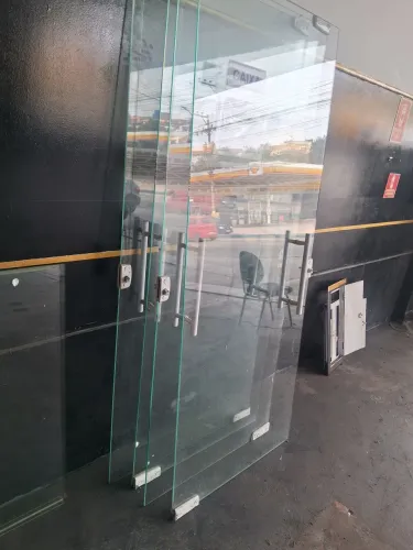 5 portas de vidro e 3 vidros brinde