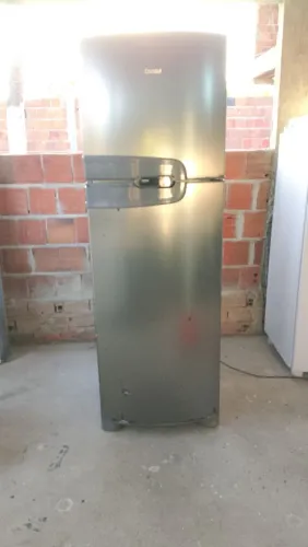Vende-se essa geladeira