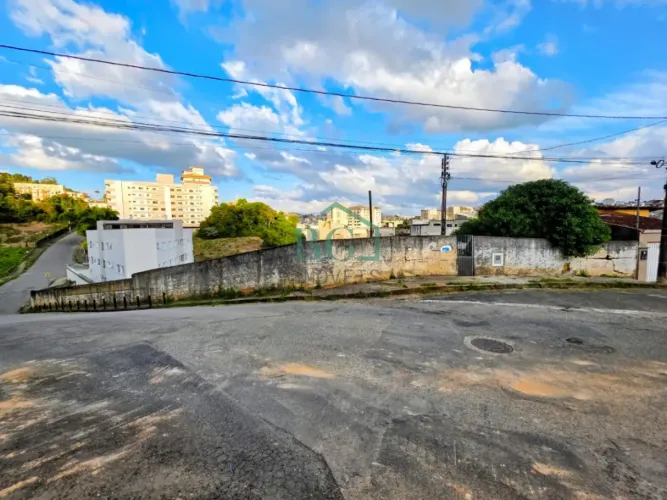 Excelente terreno de 812m² á venda no bairro Jardim dos Estados em Poços de Caldas MG.