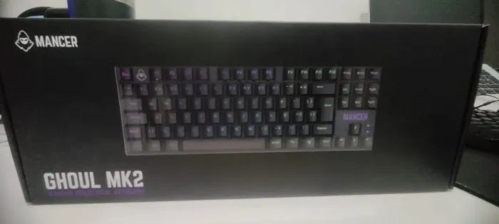 Teclado TKL 75% MANCER Ghoul MK2 sem os pé de elevação.