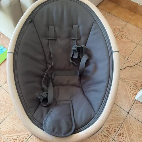 Cadeira de balanço maxi cosi , toca música, balança 