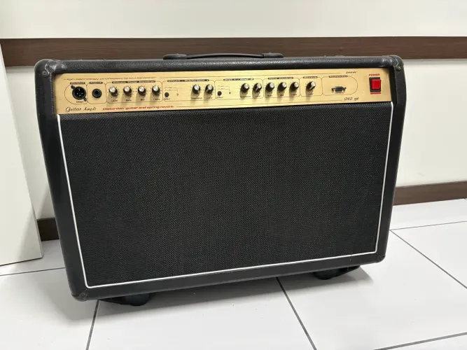 Amplificador Warm Music 212 GT 200w + pedais