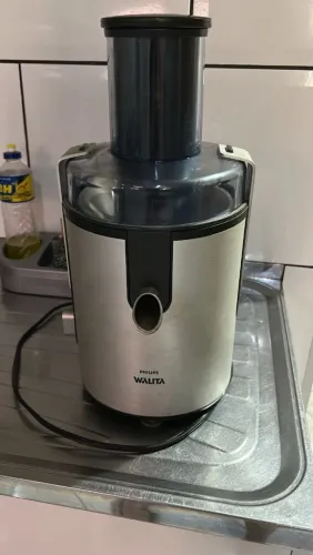 Vende-se uma centrífuga de frutas usada