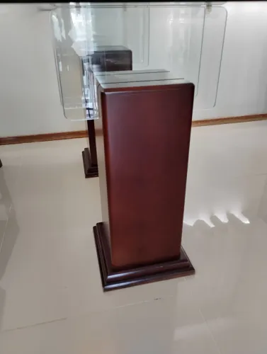 Mesa sem cadeiras 