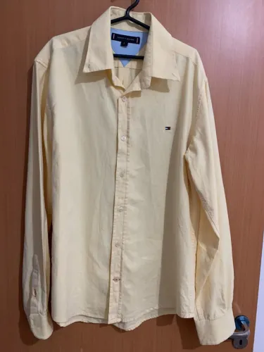 camisa Tommy Hilfiger amarela