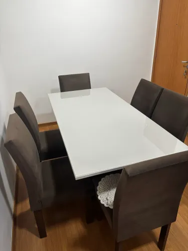 Mesa com tampo de vidro 