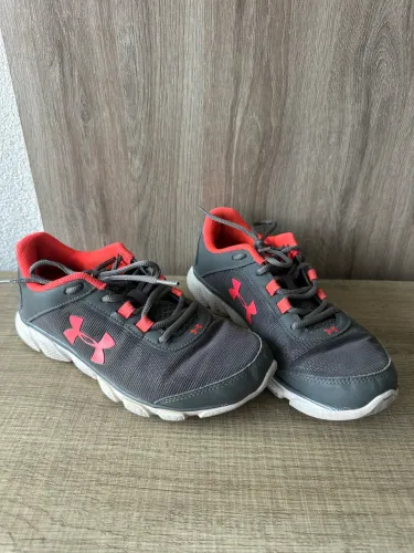 tênis under armour impecável difícil de achar esse número veja fotos ! Campinas cambuí