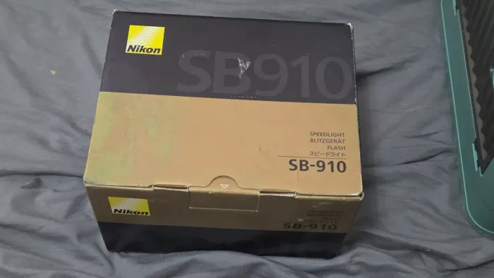 Nikon SB-910 semi novo com caixa e manuais