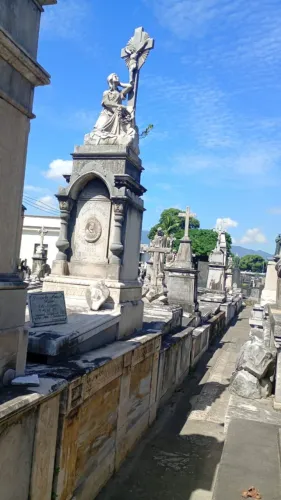 JAZIGO CEMITÉRIO SÃO FRANCISCO XAVIER