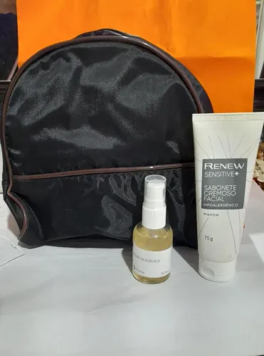 Kit sabonete líquido facial+Sérum clareador+Necessaire